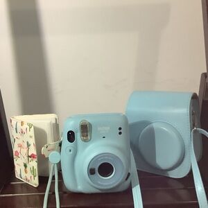 Fujifilm Instax Mini 11 Instant Camera - Light Blue